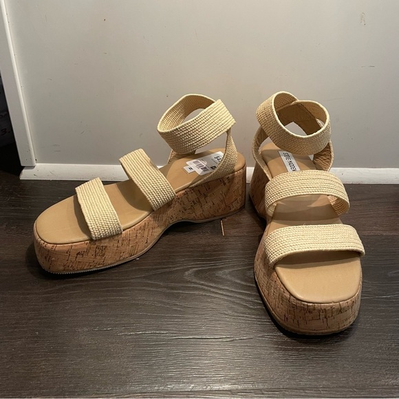 Steve Madden Shoes - Steve Madden Cream Platform Sandals with Chunky Sole New